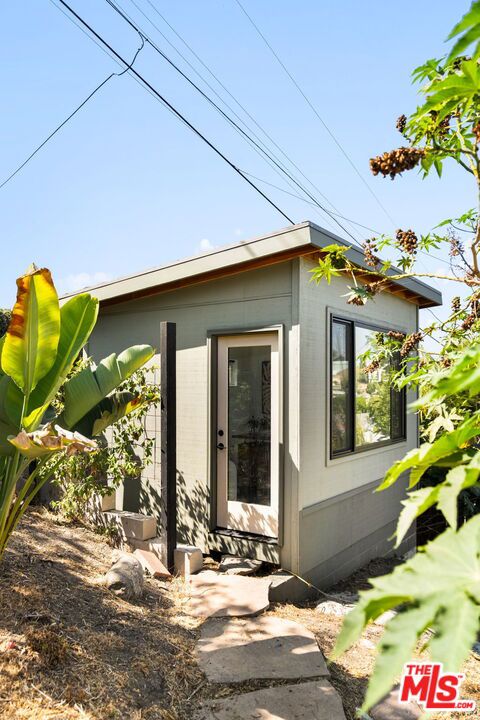 4940 Twining Street, Los Angeles CA: https://media.crmls.org/mediaz/c55be0e3-ba0e-412e-ab1f-cf8137b4b313.jpg