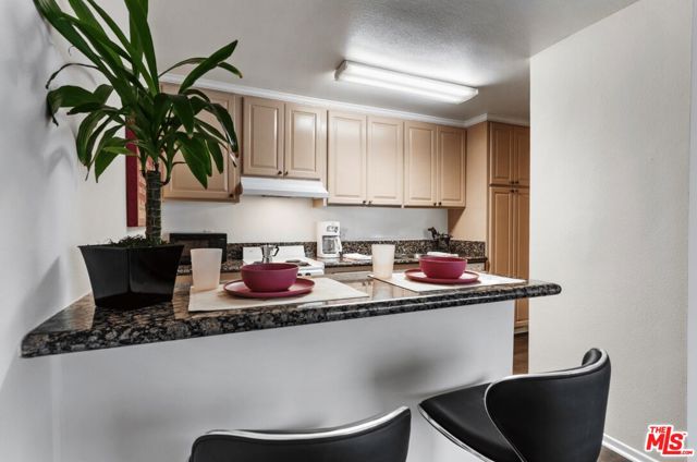 947 W 30th Street, Los Angeles CA: https://media.crmls.org/mediaz/c55c0354-8ede-4a4f-ac5a-8a14e7193253.jpg