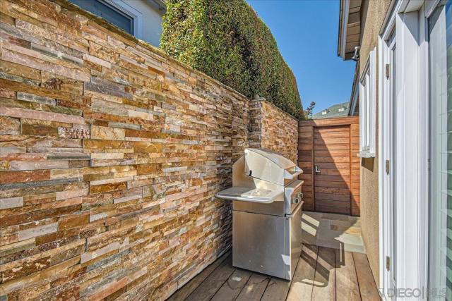 367 Dalkeith Ave, Los Angeles, California 90049, 3 Bedrooms Bedrooms, ,2 BathroomsBathrooms,Single Family Residence,For Sale,Dalkeith Ave,240014514SD