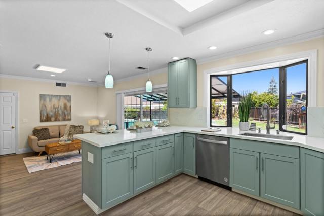 Image 15 of 59 For 403 Avenida Del Roble