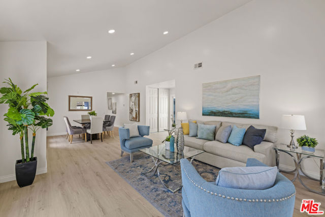 13 Pepper Court, Inglewood CA: https://media.crmls.org/mediaz/c55cfcb9-2a7e-4ab7-89b4-baba3ff48965.jpg