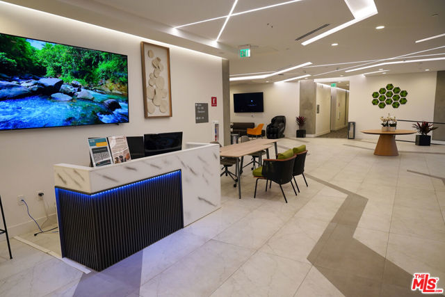 414 N Orange Street, Glendale CA: https://media.crmls.org/mediaz/c55d0169-69fc-4d09-8287-356af551c446.jpg