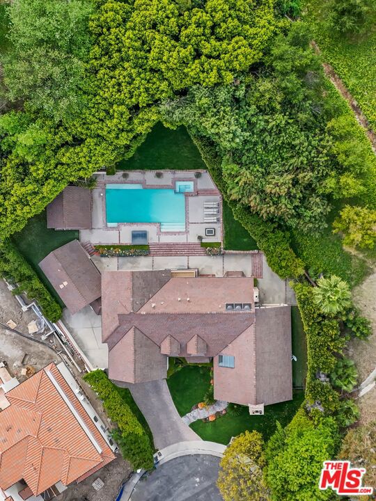 16754 Ashley Oaks, Encino CA: https://media.crmls.org/mediaz/c55ea59a-886c-483c-864a-900aabf05a2c.jpg