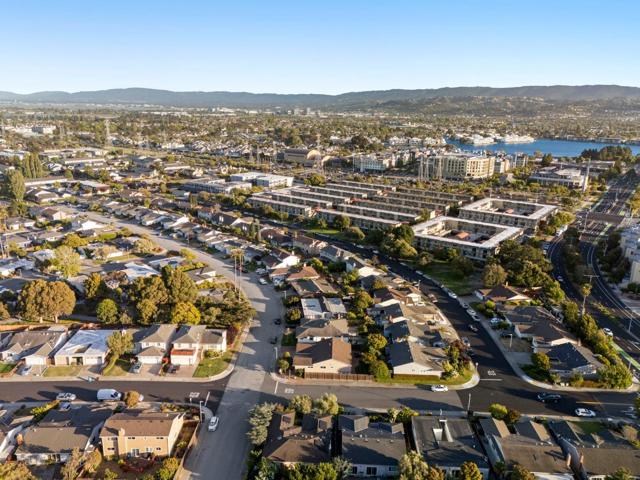 626 Harvester Drive, Foster City CA: https://media.crmls.org/mediaz/c55eebf9-2aff-46de-966a-2028478b2a4b.jpg