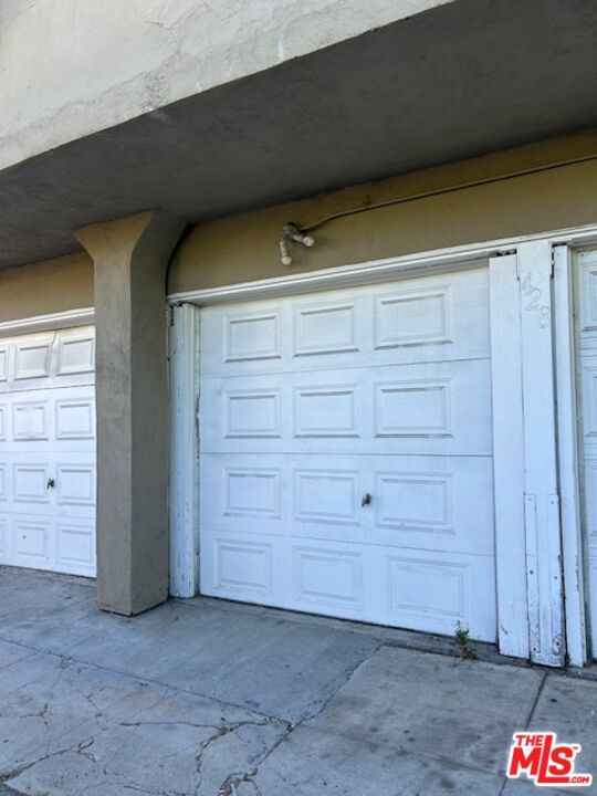 428 S DOHENY Drive, Beverly Hills CA: https://media.crmls.org/mediaz/c55f6f37-f2d2-4ff8-927d-7edf5013f941.jpg