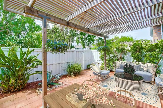 8037 Caminito Mallorca, La Jolla CA: https://media.crmls.org/mediaz/c55f7d44-d318-4aa6-a861-876c9feeb9ba.jpg