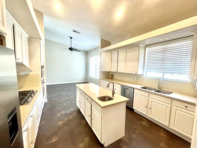 11 Mission Palms W Drive, Rancho Mirage CA: https://media.crmls.org/mediaz/c55fa569-60fa-4a14-9876-891edb5d817f.jpg