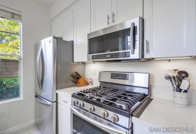 3534 Caminito El Rincon, San Diego CA: https://media.crmls.org/mediaz/c55fd754-31a1-4575-80d5-75ea1776aa86.jpg