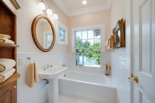 16635 Highland Valley Rd, Ramona CA: https://media.crmls.org/mediaz/c5610342-f2fe-4212-b7e3-19240fe4c65a.jpg