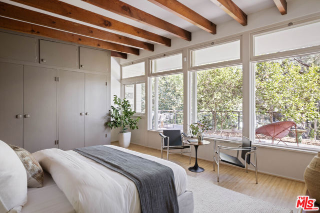 7349 Pacific View Drive, Los Angeles CA: https://media.crmls.org/mediaz/c5614756-ee55-41d8-83c8-25febb28e026.jpg