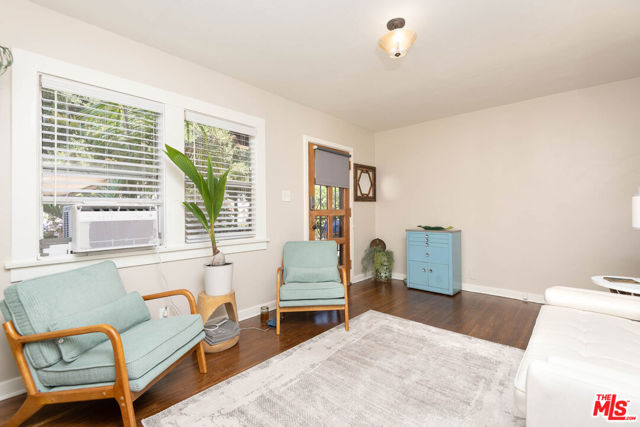 3022 Silver Lake Boulevard, Los Angeles CA: https://media.crmls.org/mediaz/c561e3ff-7cf3-4f66-b299-986d03a15f80.jpg