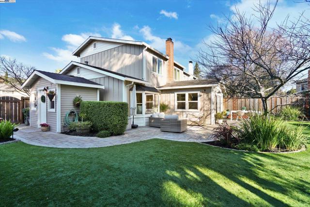 27 Serene Ct, Danville CA: https://media.crmls.org/mediaz/c56240da-4c9d-4628-8269-b1f1cf2c8af6.jpg