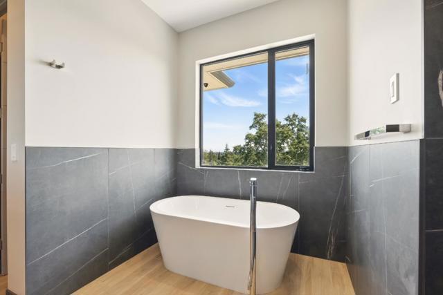 1127 Hillslope Place, Los Altos CA: https://media.crmls.org/mediaz/c56297f2-cb85-4ddd-b148-d3108c1319e7.jpg