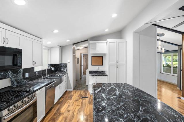 Detail Gallery Image 3 of 50 For 18218 Paradise Mountain Rd #81,  Valley Center,  CA 92082 - 2 Beds | 2 Baths