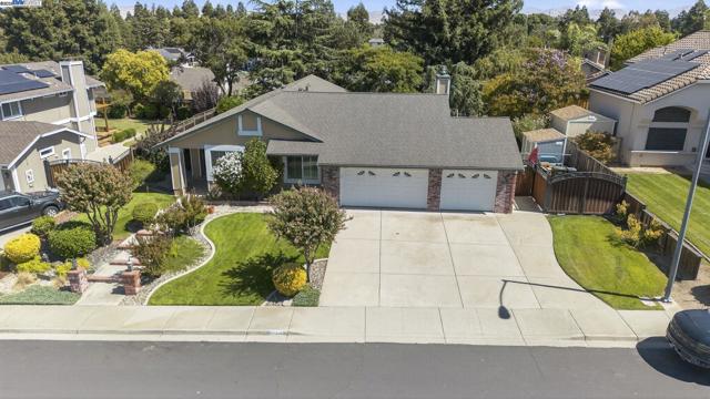 368 Beverly St, Livermore CA: https://media.crmls.org/mediaz/c5647ad8-3574-4d74-92fd-b0748d24910c.jpg