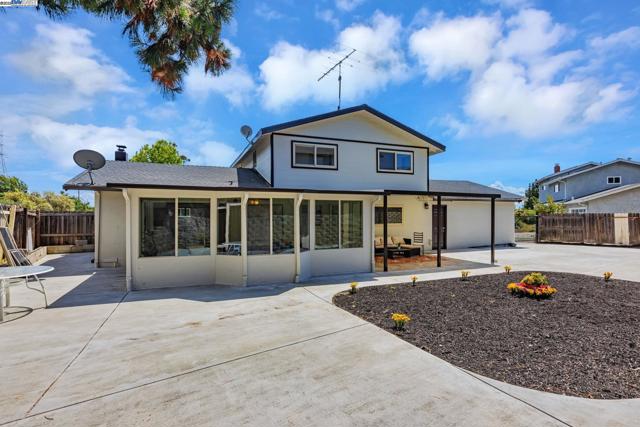 216 Appian Way, Union City CA: https://media.crmls.org/mediaz/c564fd7c-6924-4254-b07b-f32022968620.jpg