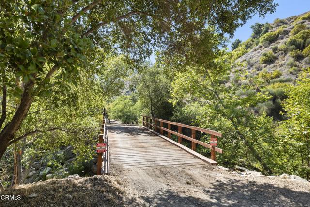 16825 Maricopa Highway, Ojai CA: https://media.crmls.org/mediaz/c56525fb-13f2-4ea5-be59-a44aed3bb016.jpg