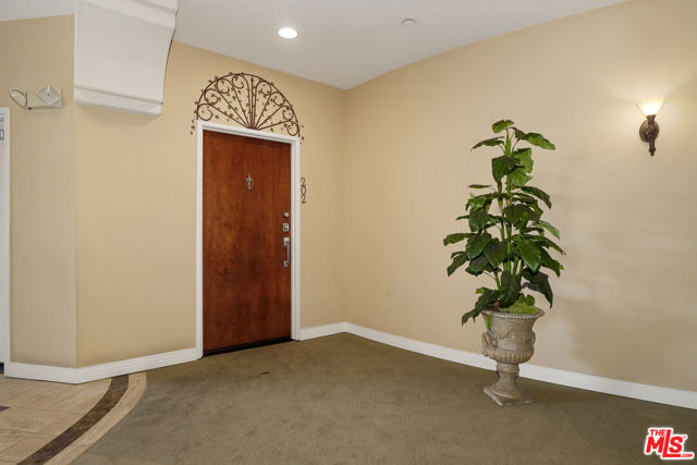 1862 S Bentley Avenue, Los Angeles CA: https://media.crmls.org/mediaz/c565585e-7c0e-4331-b820-a0f36e3b9451.jpg