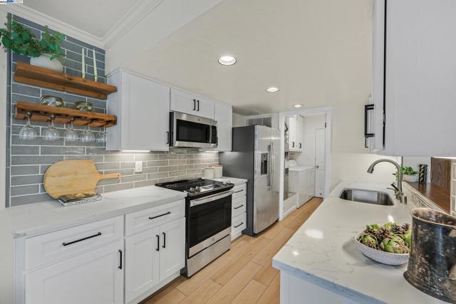 992 Del Norte Dr, Livermore CA: https://media.crmls.org/mediaz/c5658910-fc25-4d4d-a8cd-779b5f4fc432.jpg