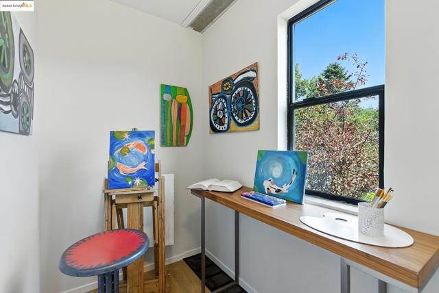 5321 Miles Ave, Oakland CA: https://media.crmls.org/mediaz/c565e777-18dc-49e6-a2c7-df5133f0e625.jpg