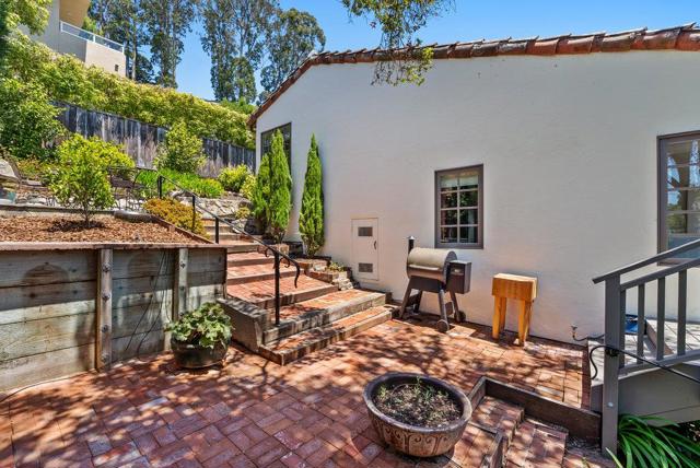 547 Monterey, Aptos CA: https://media.crmls.org/mediaz/c5660214-c3ae-4bb7-87e9-5c3bf21311b7.jpg