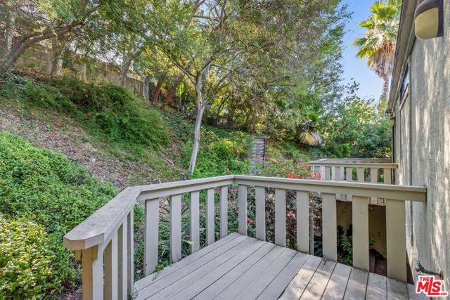 2180 Alcyona Drive, Los Angeles CA: https://media.crmls.org/mediaz/c5665ed4-5631-43c9-81da-f7117b625258.jpg