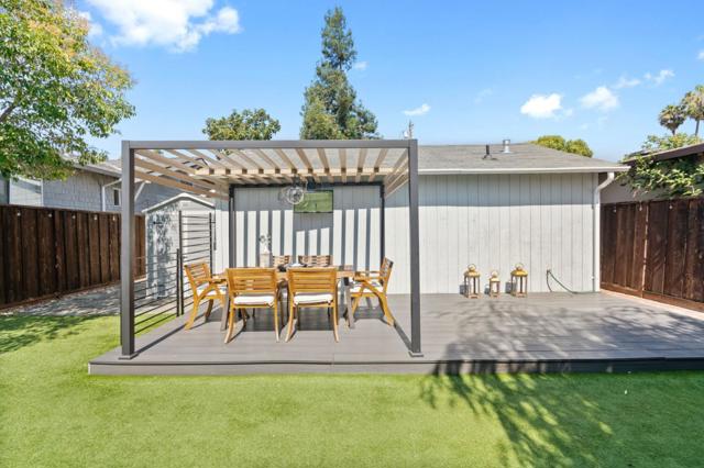616 Douglas Avenue, Redwood City CA: https://media.crmls.org/mediaz/c56687ad-3d1b-411a-9dba-ee9f36141b27.jpg