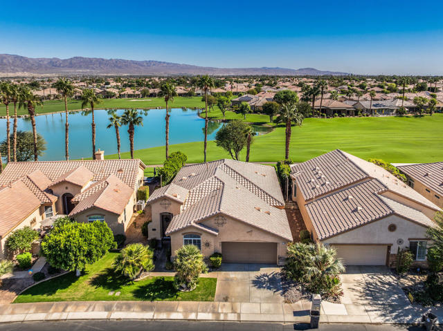 43328 Heritage Palms N Drive, Indio CA: https://media.crmls.org/mediaz/c566db29-2820-4223-81d3-9d0ba0ca4040.jpg