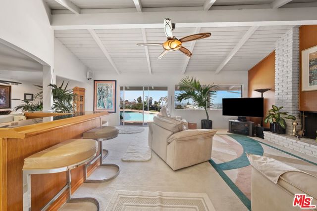 4260 S Cloverdale Avenue, Los Angeles CA: https://media.crmls.org/mediaz/c566fee4-3b72-442f-999f-1c81b7f39a69.jpg