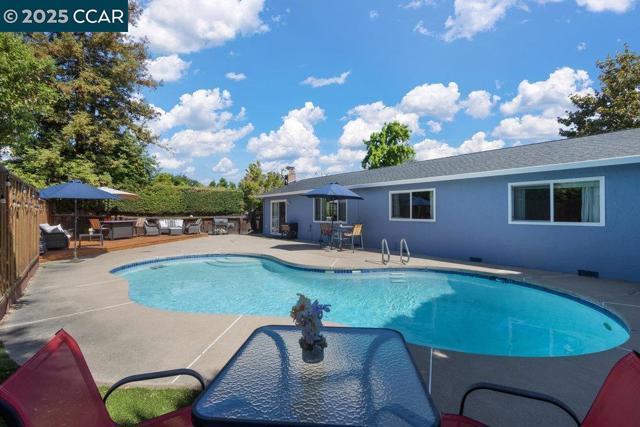 5494 Haussner Dr, Concord CA: https://media.crmls.org/mediaz/c5671624-f1a8-467d-aa29-9c351618f3ee.jpg