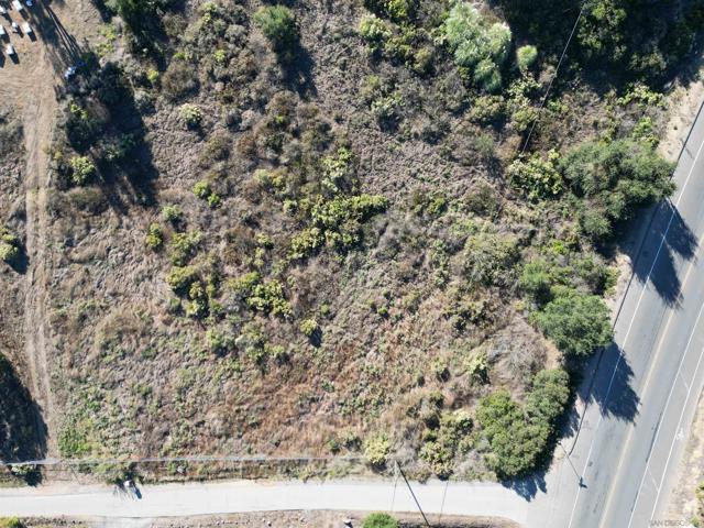25111 N Centre City Pkwy, Escondido CA: https://media.crmls.org/mediaz/c5675283-9915-4661-ac4e-3acb12bb5266.jpg