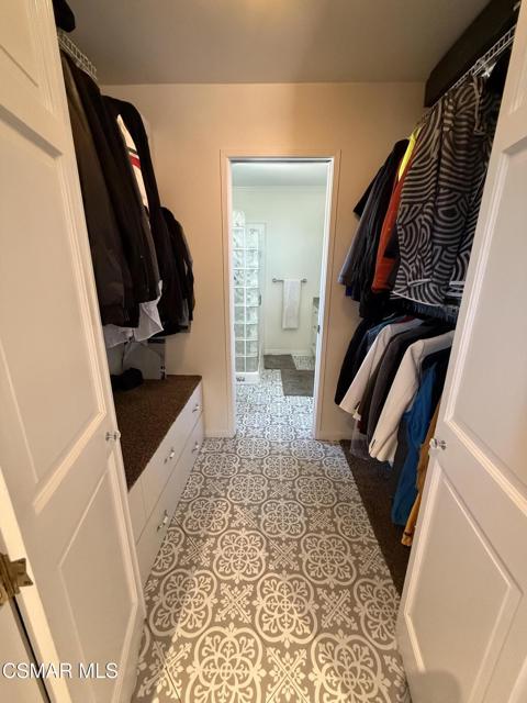 2340 Aldrich Circle, Thousand Oaks CA: https://media.crmls.org/mediaz/c5677984-88c2-4745-8f63-c3a33af3902e.jpg