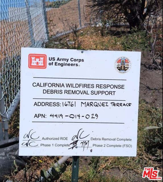 16761 Marquez Terrace, Pacific Palisades CA: https://media.crmls.org/mediaz/c5682096-6171-450a-b0d2-32cf4f8f193a.jpg