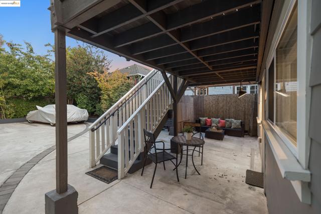 6528 Dover St, Oakland CA: https://media.crmls.org/mediaz/c5685265-4729-4fb3-81f9-db1b66fb176c.jpg