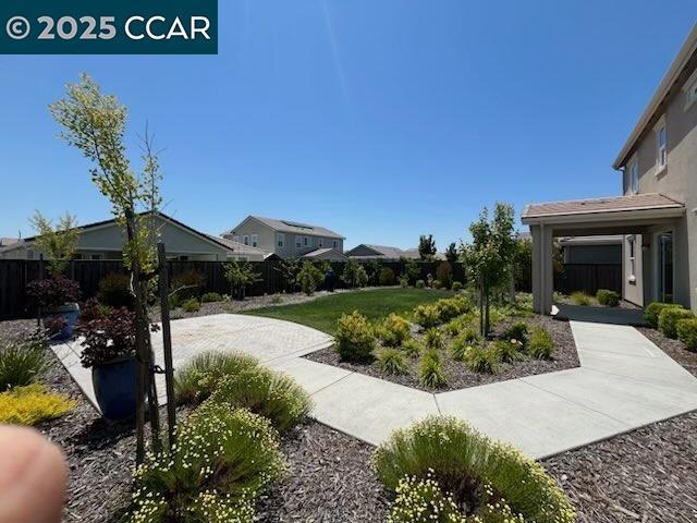 783 Billhook Drive, Vacaville CA: https://media.crmls.org/mediaz/c5686c76-24ad-4484-a9df-2a6d9d0633bf.jpg