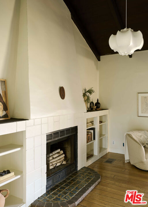 11764 Laurelcrest Drive, Studio City CA: https://media.crmls.org/mediaz/c56891d4-54b4-468f-aa66-36988d38bbf3.jpg