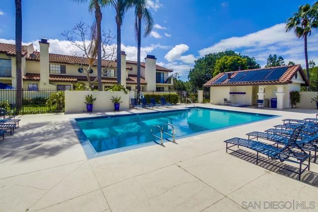 4175 Porte de Merano, San Diego CA: https://media.crmls.org/mediaz/c5692404-7652-4a83-88e6-b07207891d15.jpg