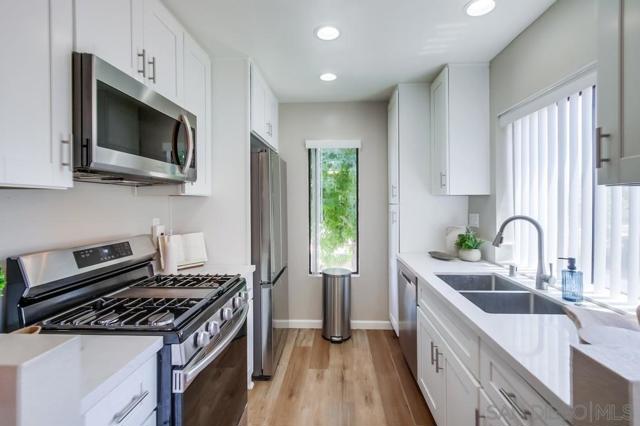 8488 New Salem St, San Diego CA: https://media.crmls.org/mediaz/c569667a-883d-456b-815b-fcc4c1966876.jpg