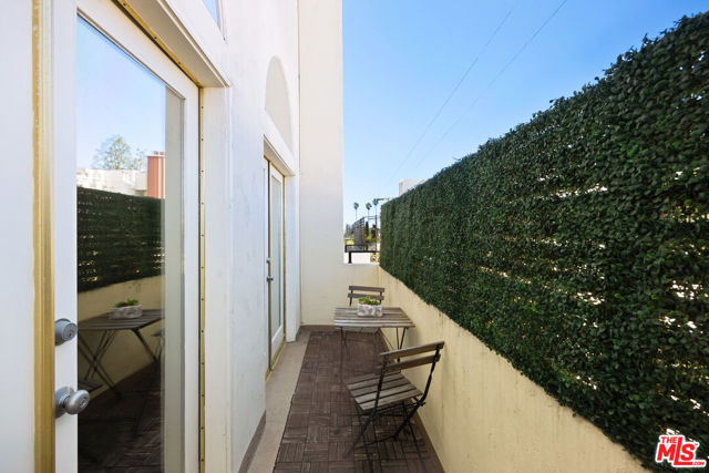 Drew Fenton | 12011 Goshen Avenue Los Angeles CA | MLS: 7095692