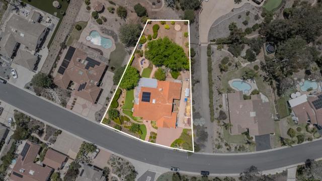 3445 Lomas Serenas Dr, Escondido CA: https://media.crmls.org/mediaz/c56a7144-a79e-47ce-a2e4-58ece3e0b0f6.jpg