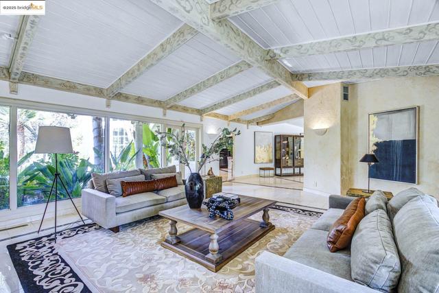 4146 Canyon Rd, Lafayette CA: https://media.crmls.org/mediaz/c56b4279-2429-4ab4-8c1c-f7fdf7c5a02a.jpg