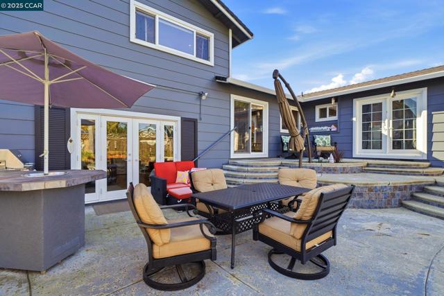 7519 Driftwood Way, Pleasanton CA: https://media.crmls.org/mediaz/c56c3fb3-ef2c-4db3-84d9-6c4d4f92a07a.jpg