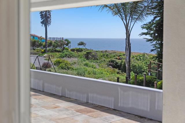 420 Sand Dollar Drive, La Selva Beach CA: https://media.crmls.org/mediaz/c56cc2db-90cc-458d-b16f-e266cc02bb6c.jpg