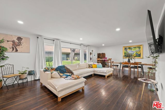 feature listing property photo