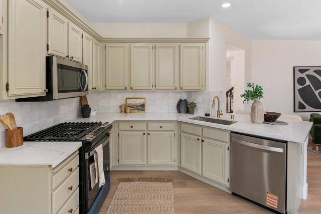 9471 Compass Point Dr S, San Diego CA: https://media.crmls.org/mediaz/c56d985b-8d8d-418c-b98e-8842e56536cb.jpg