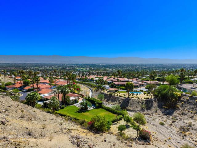 40480 Via Entrada, Rancho Mirage CA: https://media.crmls.org/mediaz/c56e0d0d-9fbf-4dbf-8946-71defaa441a8.jpg