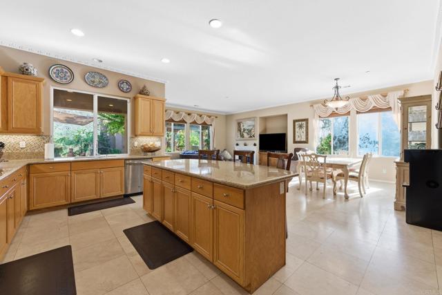 Detail Gallery Image 8 of 73 For 15141 Post Oak Ln, El Cajon,  CA 92021 - 3 Beds | 3/1 Baths