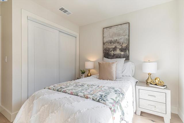 Image 32 of 49 For 344 Silvertip Ct