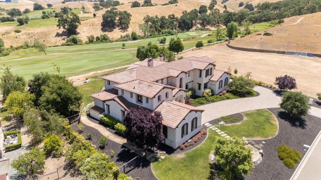6340 Inspiration Ter, Pleasanton CA: https://media.crmls.org/mediaz/c56f46b1-ee59-4e9a-9fb5-629f3c56d2d6.jpg