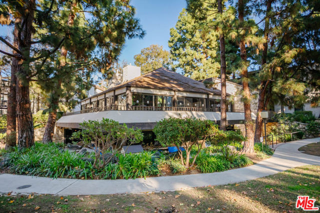 7777 W 91St Street, Playa del Rey CA: https://media.crmls.org/mediaz/c56f9dea-30fb-4f8e-a69d-4dc1ac6aec3c.jpg